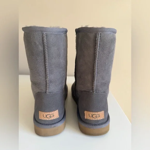 Ugg Classic Short II - Grey size 8 - Picture 4 of 13